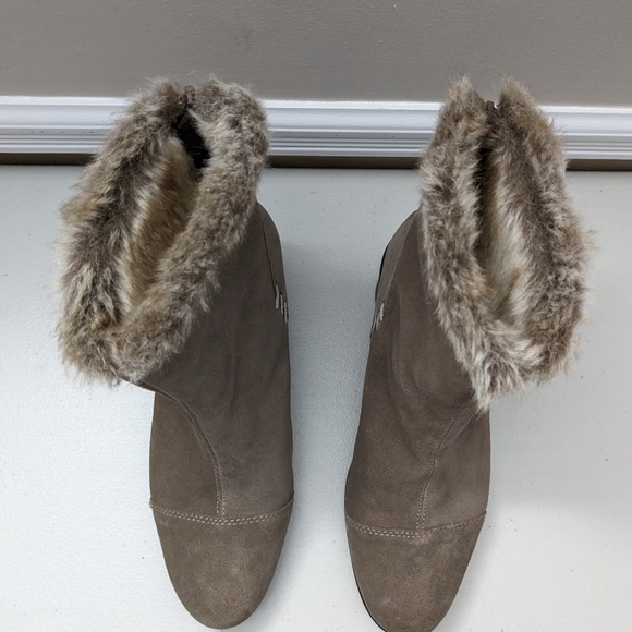 Women's suede Aeropostale boots, size 9. Tan. Two inch wedge heel. - Picture 9 of 13